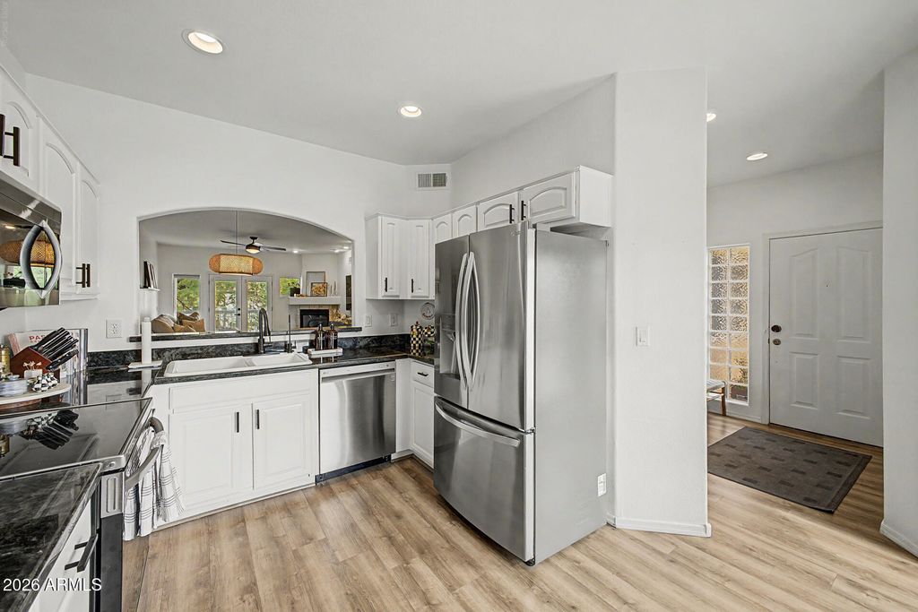 7021 E EARLL Drive 202, Scottsdale, AZ 85251 — photo 2