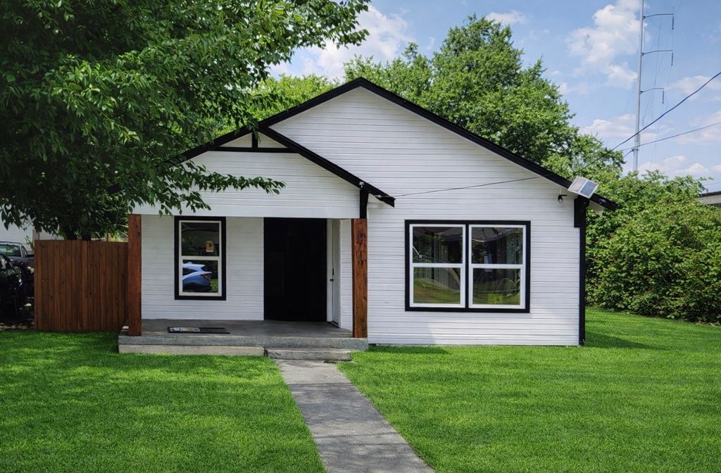 2739 Lawrence Street, Dallas, TX 75215