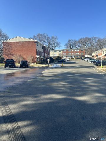 50 Greenhouse Road 33D, Bridgeport, CT 06606