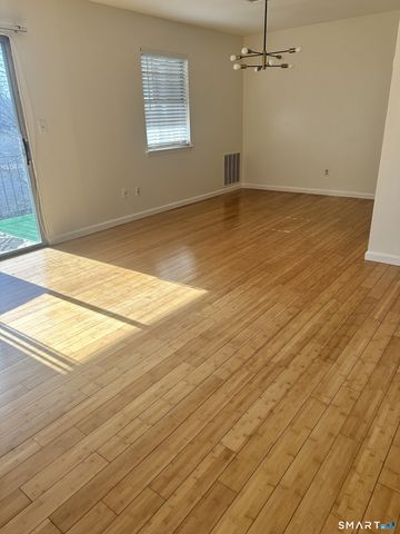 50 Greenhouse Road 33D, Bridgeport, CT 06606