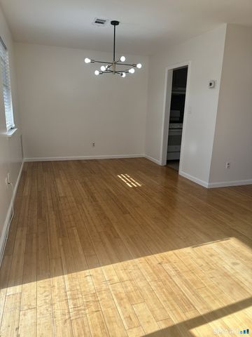 50 Greenhouse Road 33D, Bridgeport, CT 06606