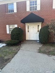 50 Greenhouse Road 33D, Bridgeport, CT 06606