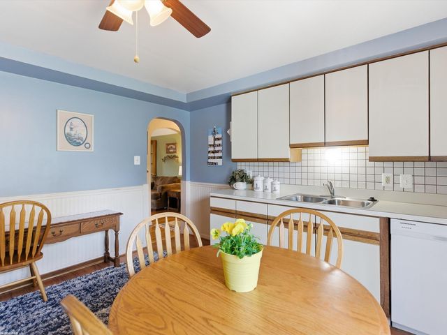 7399 Mckinley Avenue, Center Line, MI 48015