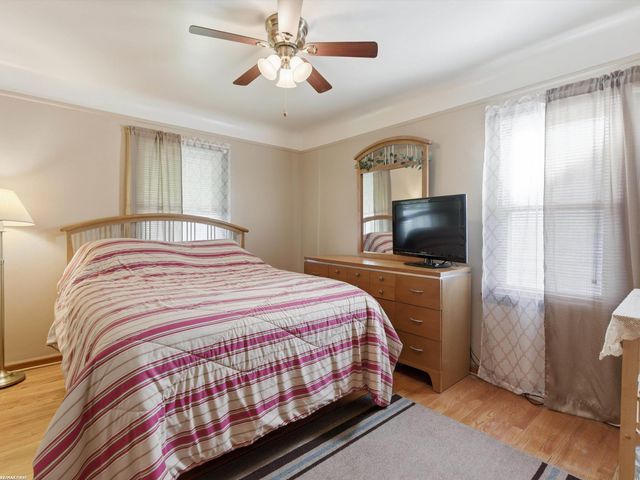 7399 Mckinley Avenue, Center Line, MI 48015