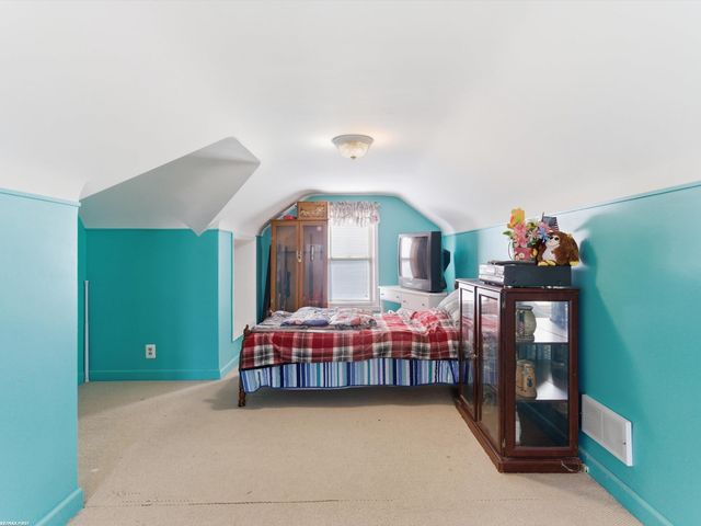 7399 Mckinley Avenue, Center Line, MI 48015