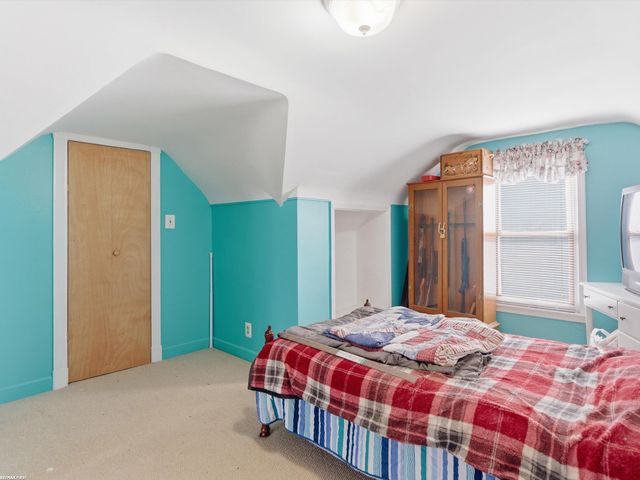 7399 Mckinley Avenue, Center Line, MI 48015