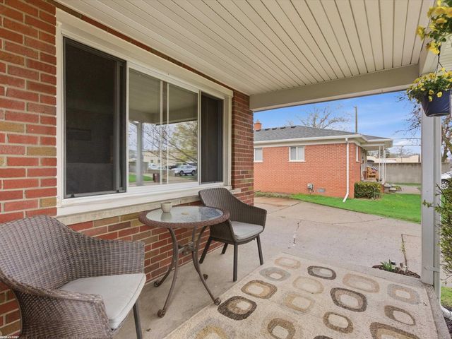 7399 Mckinley Avenue, Center Line, MI 48015