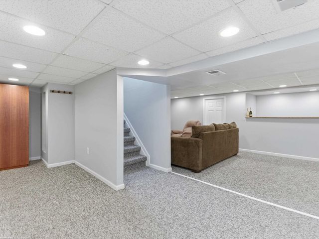 7399 Mckinley Avenue, Center Line, MI 48015