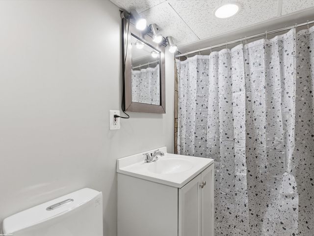 7399 Mckinley Avenue, Center Line, MI 48015