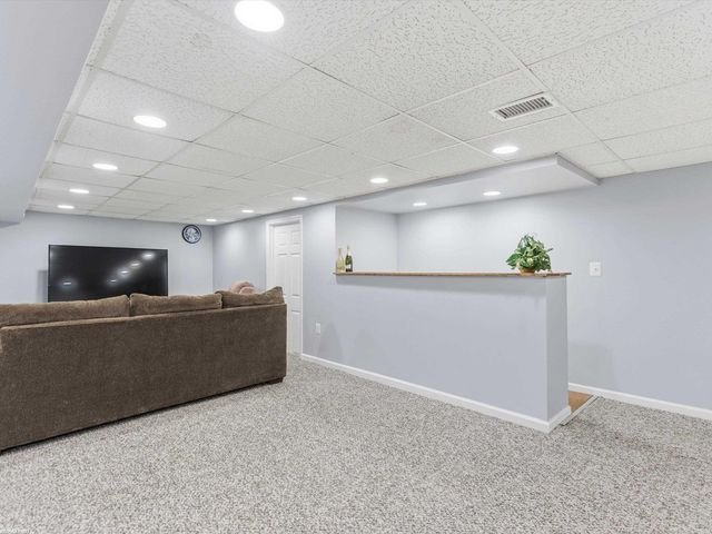 7399 Mckinley Avenue, Center Line, MI 48015