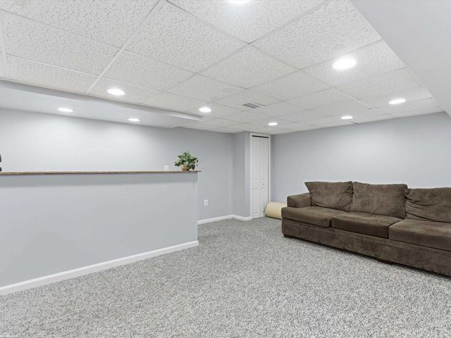 7399 Mckinley Avenue, Center Line, MI 48015