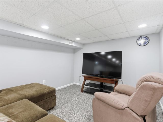 7399 Mckinley Avenue, Center Line, MI 48015