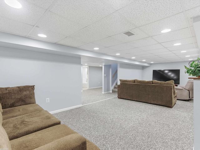 7399 Mckinley Avenue, Center Line, MI 48015