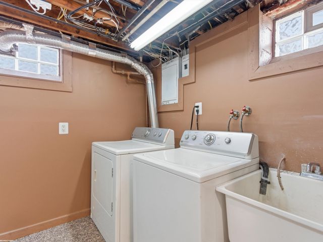 7399 Mckinley Avenue, Center Line, MI 48015