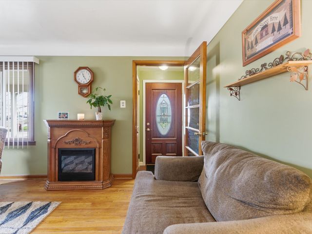 7399 Mckinley Avenue, Center Line, MI 48015