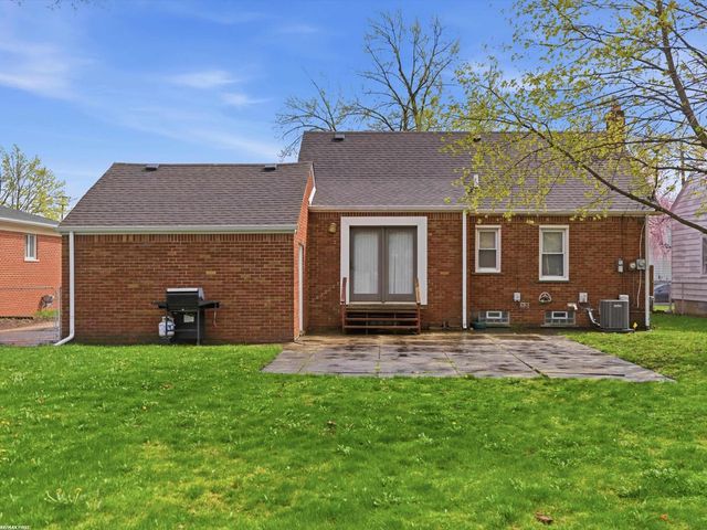 7399 Mckinley Avenue, Center Line, MI 48015