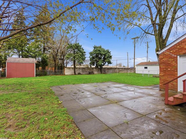 7399 Mckinley Avenue, Center Line, MI 48015