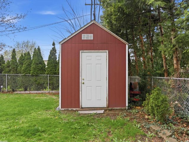 7399 Mckinley Avenue, Center Line, MI 48015