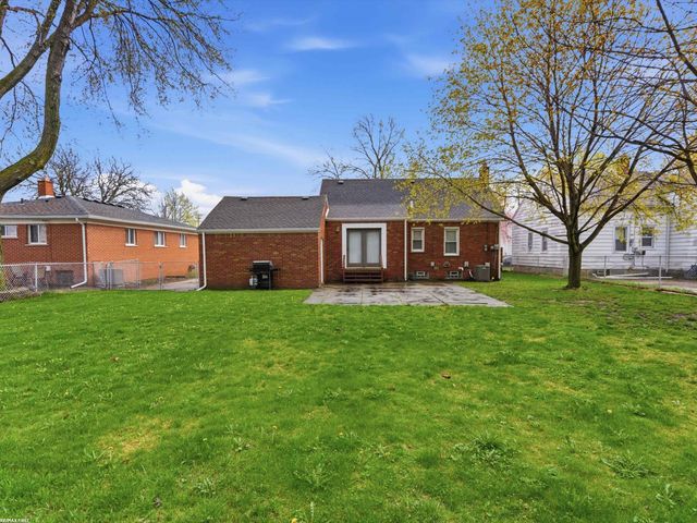 7399 Mckinley Avenue, Center Line, MI 48015