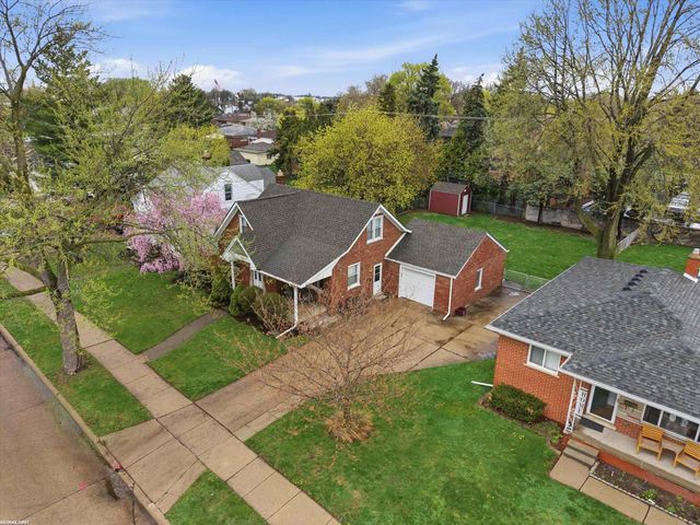 7399 Mckinley Avenue, Center Line, MI 48015