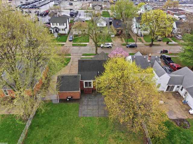 7399 Mckinley Avenue, Center Line, MI 48015