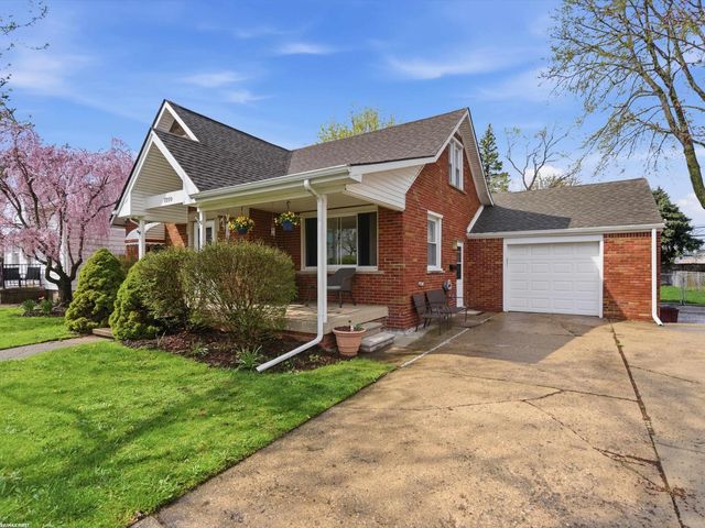 7399 Mckinley Avenue, Center Line, MI 48015