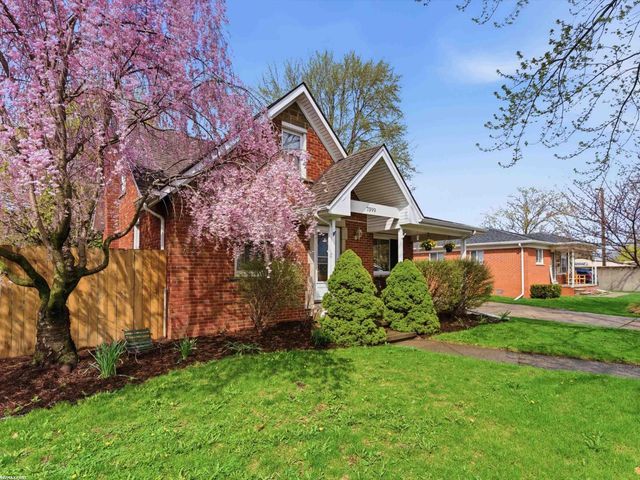 7399 Mckinley Avenue, Center Line, MI 48015