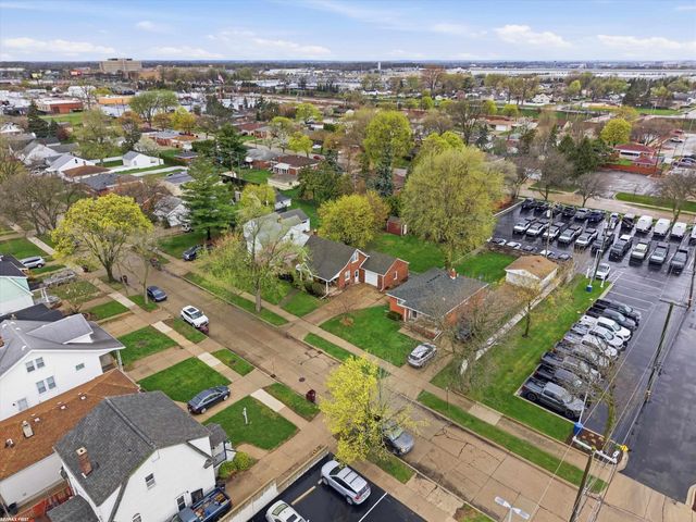 7399 Mckinley Avenue, Center Line, MI 48015