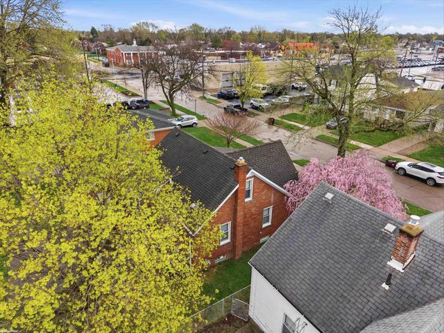 7399 Mckinley Avenue, Center Line, MI 48015