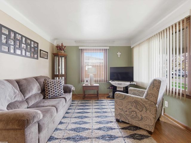 7399 Mckinley Avenue, Center Line, MI 48015