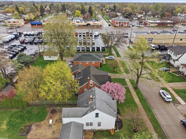 7399 Mckinley Avenue, Center Line, MI 48015