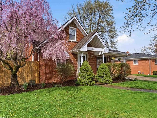 7399 Mckinley Avenue, Center Line, MI 48015