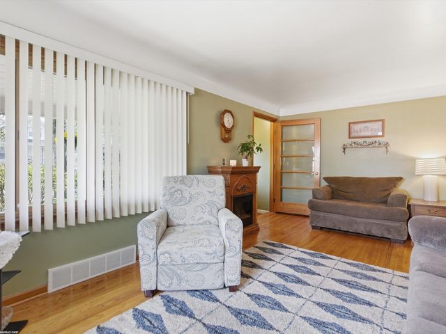 7399 Mckinley Avenue, Center Line, MI 48015