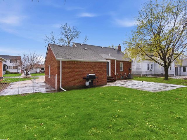 7399 Mckinley Avenue, Center Line, MI 48015
