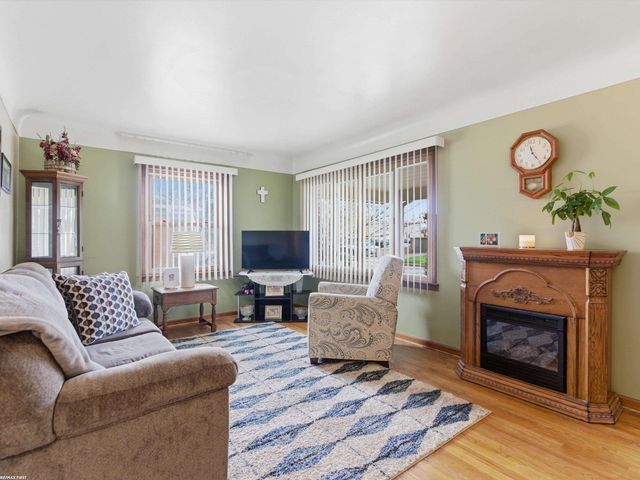 7399 Mckinley Avenue, Center Line, MI 48015