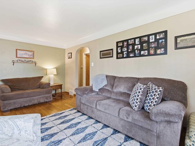 7399 Mckinley Avenue, Center Line, MI 48015