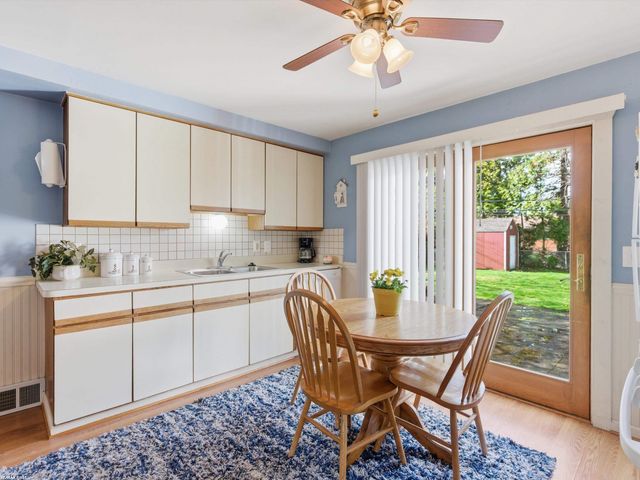 7399 Mckinley Avenue, Center Line, MI 48015