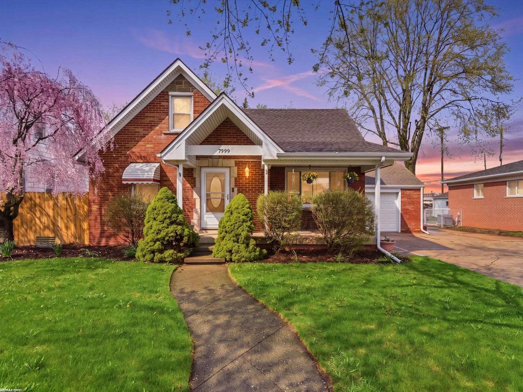 7399 Mckinley Avenue, Center Line, MI 48015