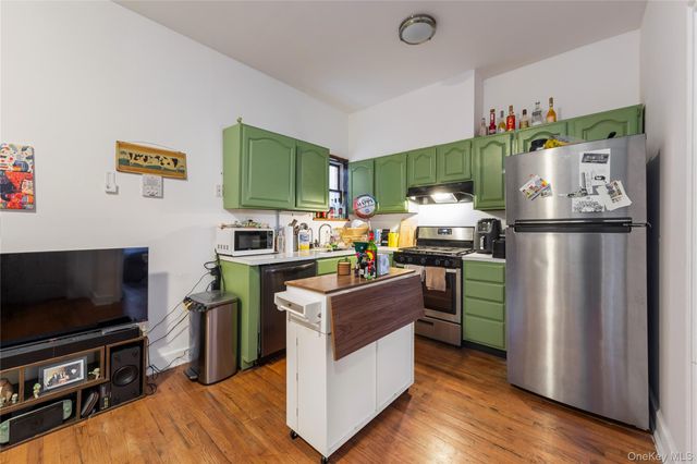 4304 34th Avenue, Astoria, NY 11101