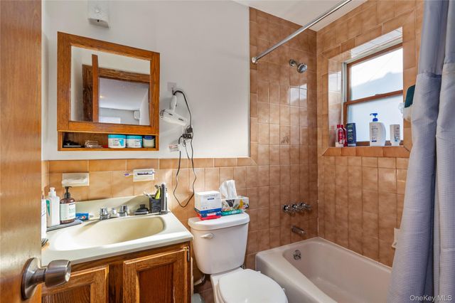 4304 34th Avenue, Astoria, NY 11101