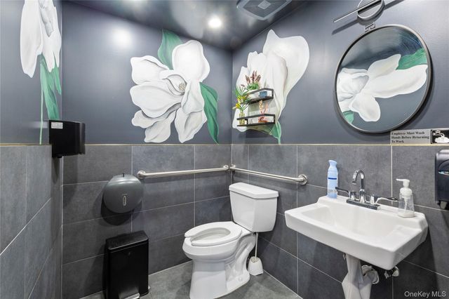 4304 34th Avenue, Astoria, NY 11101