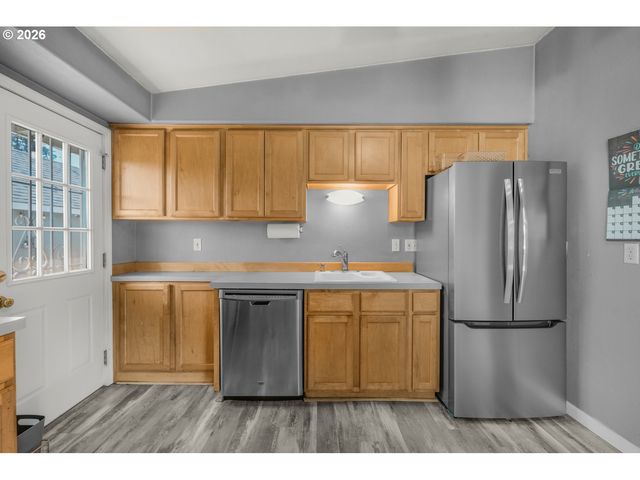 1810 Se TORBANK Rd, Milwaukie, OR 97222