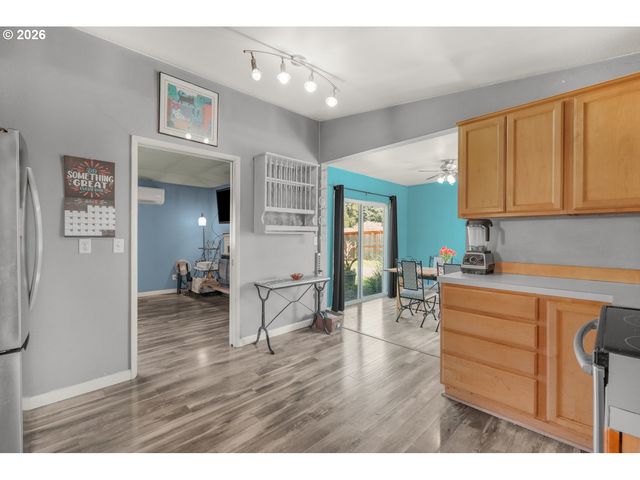 1810 Se TORBANK Rd, Milwaukie, OR 97222