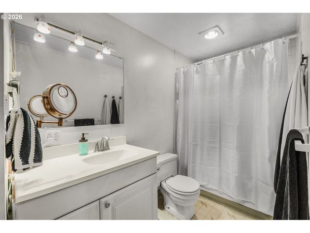 1810 Se TORBANK Rd, Milwaukie, OR 97222