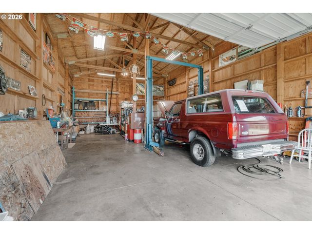 1810 Se TORBANK Rd, Milwaukie, OR 97222