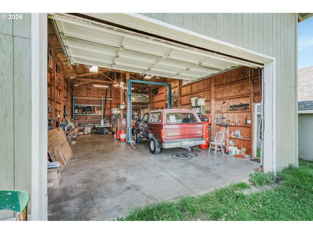 1810 Se TORBANK Rd, Milwaukie, OR 97222