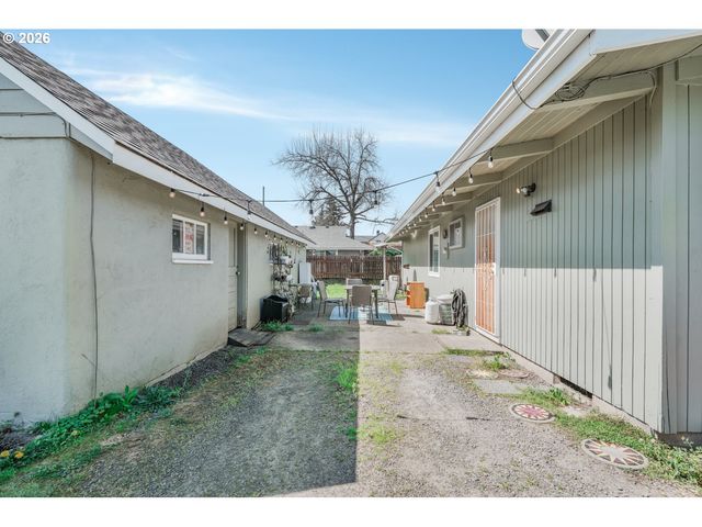 1810 Se TORBANK Rd, Milwaukie, OR 97222