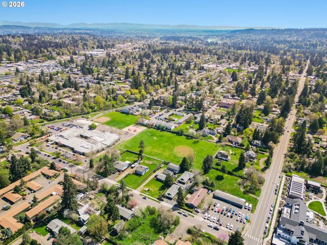 1810 Se TORBANK Rd, Milwaukie, OR 97222