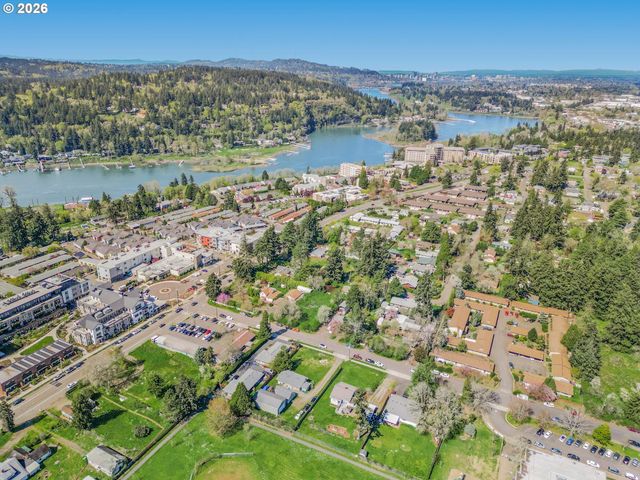 1810 Se TORBANK Rd, Milwaukie, OR 97222