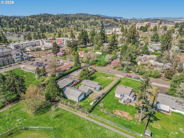 1810 Se TORBANK Rd, Milwaukie, OR 97222